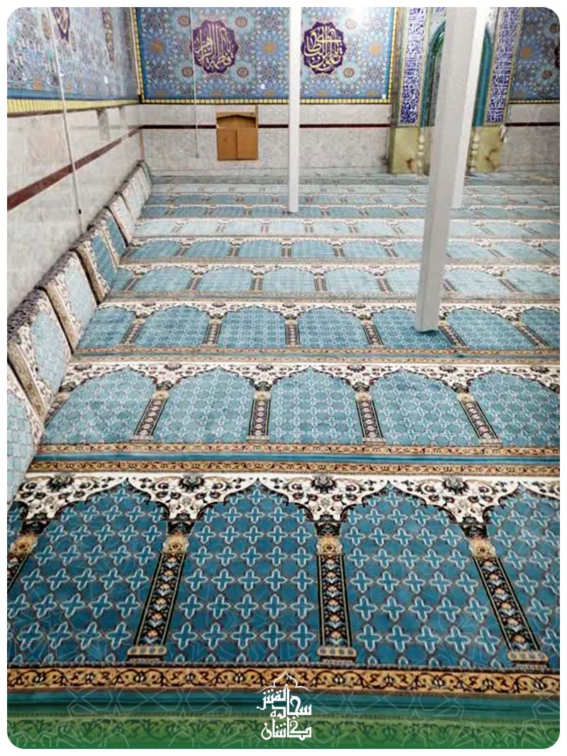 فرش سجاده ای و پشتی مسجدی در مسجد دورچه اصفهان
