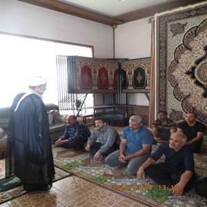 صلاة الجماعة على سجادة المسجد التي نسجتها شركة سجاده فارد ساجاده الخام
