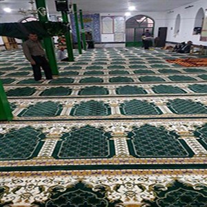 بيع سجاد المسجد في مدينة السراج في اصفهان في  1396/08/01