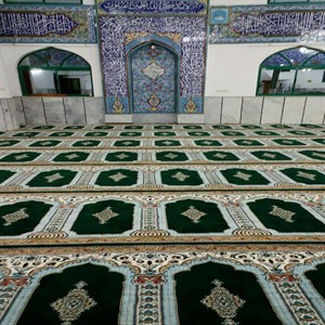 تثبيت سجادة سجادة في مسجد ساري في التاريخ 1397/02/17