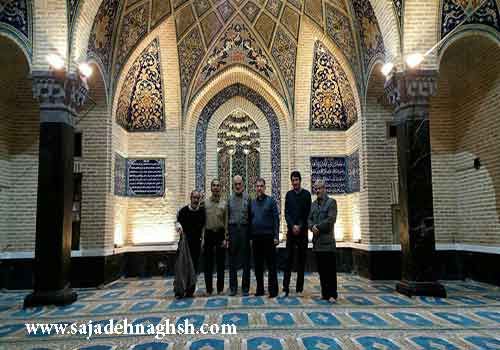 معماری مسجد و فرش های سجاده ای محرابی