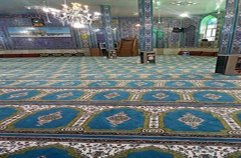 تركيب سجادة في مسجد سمنان