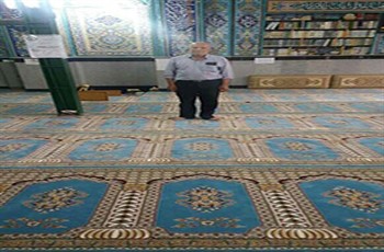 تركيب سجاد في مسجد الأهواز