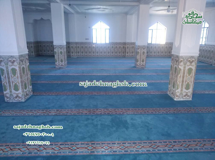 تركيب سجادة احتفالية في مسجد إيرانشهر